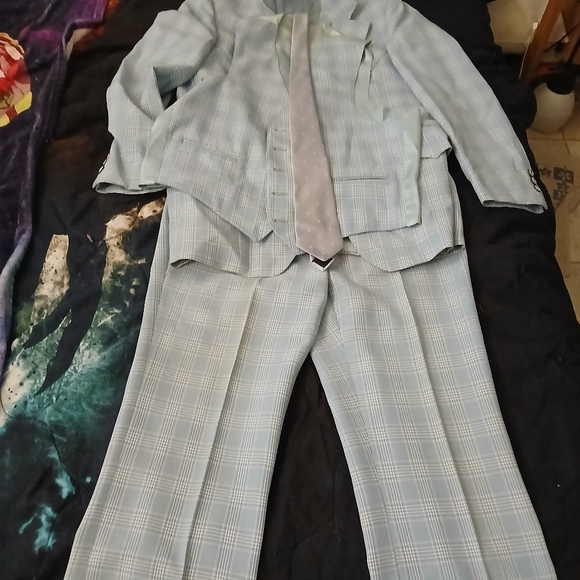 Blue suit - Picture 3 of 6